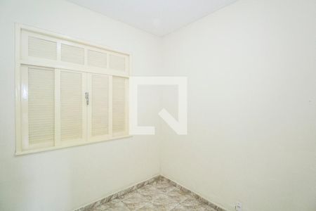 Quarto 1 de casa para alugar com 2 quartos, 62m² em Marechal Hermes, Rio de Janeiro