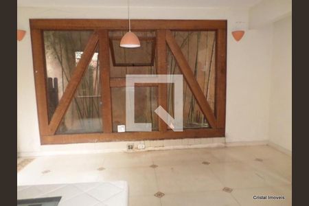 Casa à venda com 3 quartos, 300m² em Vila Dalva, São Paulo