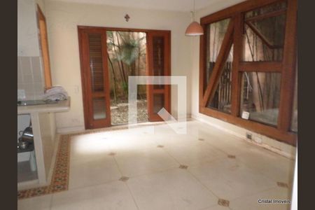 Casa à venda com 3 quartos, 300m² em Vila Dalva, São Paulo