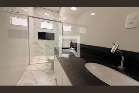 Suite 01 Banheiro de casa para alugar com 3 quartos, 210m² em Q 4, Brasília
