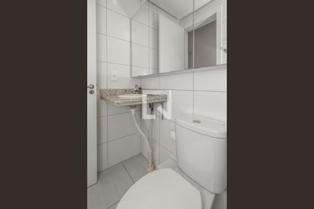 Banheiro da Suíte de apartamento para alugar com 2 quartos, 80m² em Independência, Porto Alegre