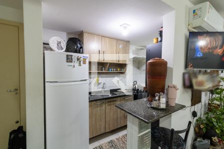 Cozinha e Área de Serviço de apartamento à venda com 2 quartos, 51m² em Vila Nova, Porto Alegre