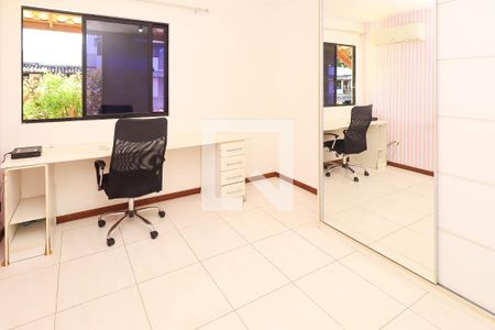 Casa de Condomínio para alugar com 3 quartos, 300m² em Stella Maris, Salvador