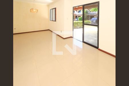 Casa de Condomínio para alugar com 3 quartos, 300m² em Stella Maris, Salvador