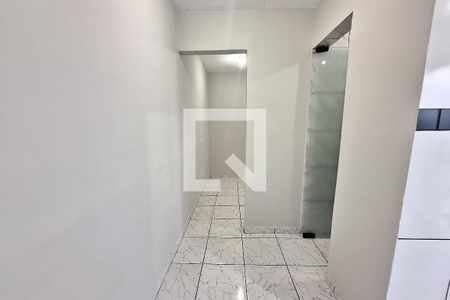 Corredor de kitnet/studio para alugar com 1 quarto, 30m² em Parque Independencia, Duque de Caxias
