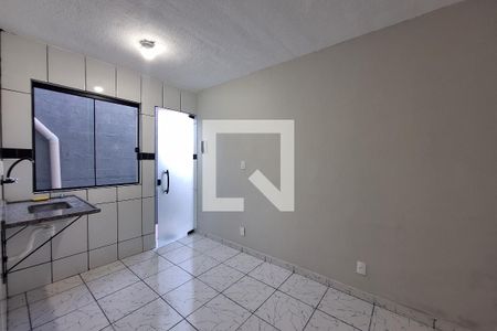 Sala/Cozinha de kitnet/studio para alugar com 1 quarto, 30m² em Parque Independencia, Duque de Caxias