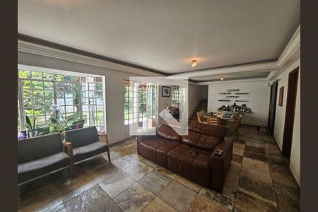 Casa à venda com 3 quartos, 209m² em Jardim Jussara, São Paulo