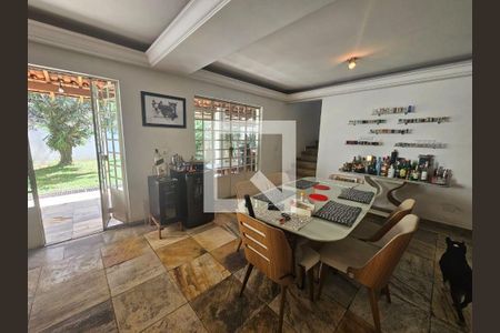 Casa à venda com 3 quartos, 209m² em Jardim Jussara, São Paulo