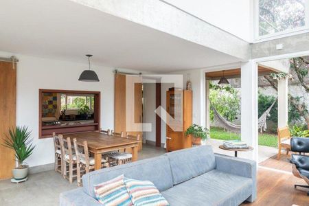 Casa à venda com 4 quartos, 225m² em Butantã, São Paulo