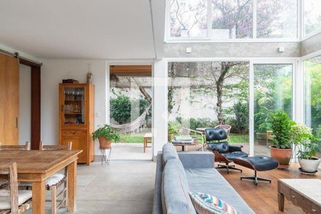 Casa à venda com 4 quartos, 225m² em Butantã, São Paulo