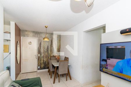 Sala de apartamento para alugar com 2 quartos, 55m² em Parada de Lucas, Rio de Janeiro