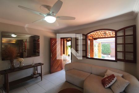 Sala de casa à venda com 2 quartos, 350m² em Serrano, Belo Horizonte