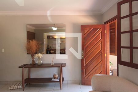 Sala de casa à venda com 2 quartos, 350m² em Serrano, Belo Horizonte