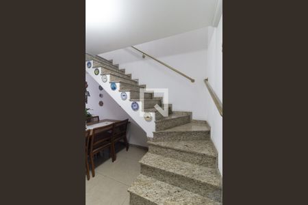 Escada de casa à venda com 2 quartos, 131m² em Jardim Santa Cruz (sacoma), São Paulo