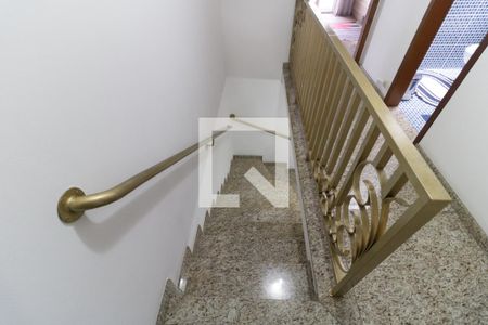 Escada de casa à venda com 2 quartos, 131m² em Jardim Santa Cruz (sacoma), São Paulo