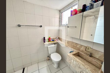 Banheiro de apartamento à venda com 2 quartos, 49m² em Parque Savoi City, São Paulo