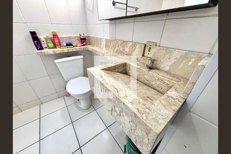 Banheiro de apartamento à venda com 2 quartos, 49m² em Parque Savoi City, São Paulo