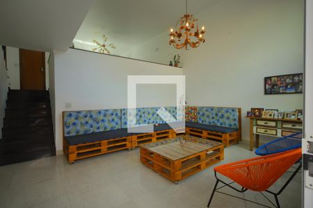 Sala de visita  de casa à venda com 4 quartos, 377m² em Parque dos Passaros, São Bernardo do Campo