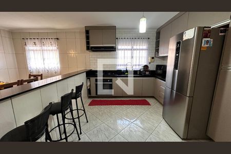 Casa para alugar com 4 quartos, 250m² em Guarapiranga, São Paulo