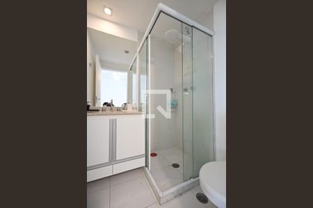 Banheiro de kitnet/studio para alugar com 1 quarto, 35m² em Brooklin, São Paulo
