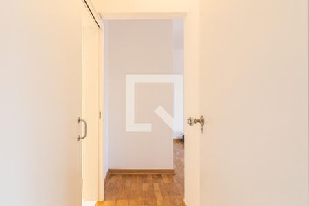 Corredor de apartamento para alugar com 1 quarto, 90m² em Itaim Bibi, São Paulo