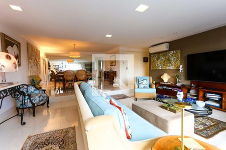 Sala de apartamento à venda com 3 quartos, 211m² em Real Parque, São Paulo