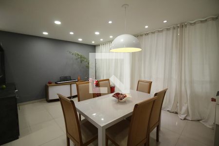 Sala de casa à venda com 3 quartos, 340m² em Pechincha, Rio de Janeiro