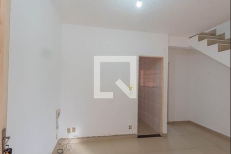 Sala de casa de condomínio para alugar com 2 quartos, 45m² em Jardim Paraiso de Viracopos, Campinas