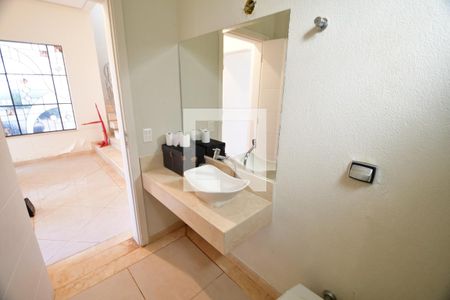 Lavabo de casa de condomínio para alugar com 4 quartos, 380m² em Vila Hollândia, Campinas
