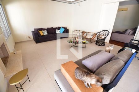 Sala de casa de condomínio para alugar com 4 quartos, 380m² em Vila Hollândia, Campinas