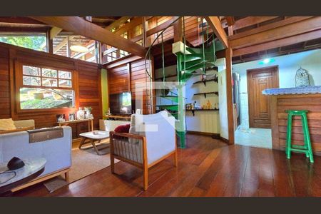 Casa à venda com 4 quartos, 360m² em Sapê, Niterói