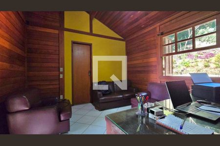 Casa à venda com 4 quartos, 360m² em Sapê, Niterói