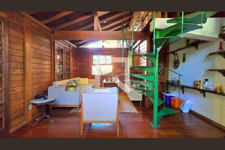 Casa à venda com 4 quartos, 360m² em Sapê, Niterói
