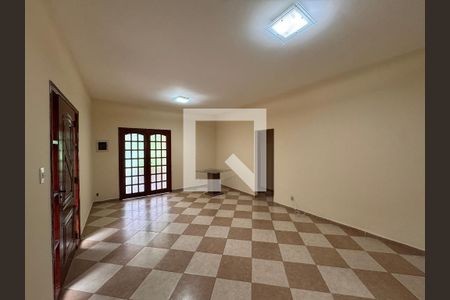Sala de casa de condomínio para alugar com 5 quartos, 350m² em Camorim, Rio de Janeiro