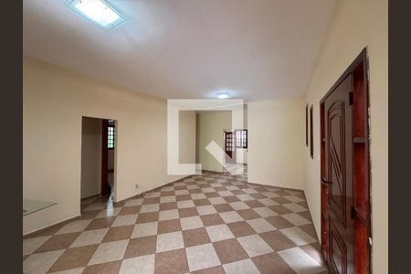 Sala de casa de condomínio para alugar com 5 quartos, 350m² em Camorim, Rio de Janeiro