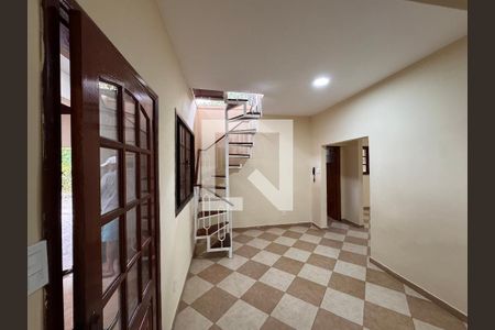 Sala de casa de condomínio para alugar com 5 quartos, 350m² em Camorim, Rio de Janeiro