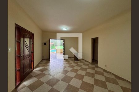 Sala de casa de condomínio para alugar com 5 quartos, 350m² em Camorim, Rio de Janeiro