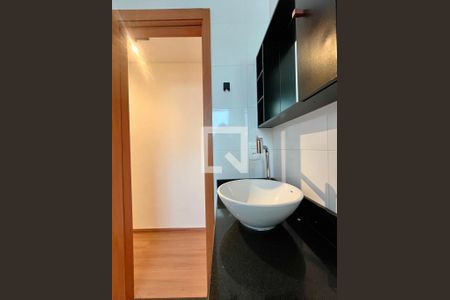 Banheiro de apartamento à venda com 2 quartos, 47m² em Parque da Figueira, Campinas