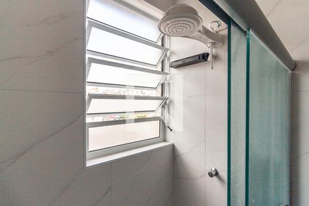 Banheiro de kitnet/studio para alugar com 1 quarto, 36m² em Santa Ifigênia, São Paulo