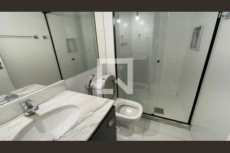 Banheiro de apartamento à venda com 1 quarto, 41m² em Jardim Guanabara, Rio de Janeiro