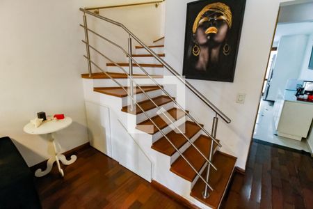 Escada acesso Quartos de casa de condomínio à venda com 2 quartos, 110m² em Vila Pirajussara, São Paulo
