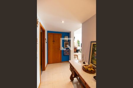 Corredor de apartamento à venda com 4 quartos, 220m² em Icaraí, Niterói