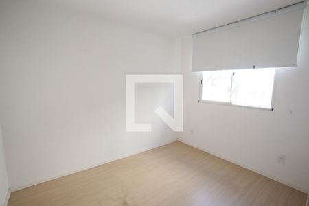 Quarto 1 de apartamento para alugar com 2 quartos, 55m² em Taquara, Rio de Janeiro