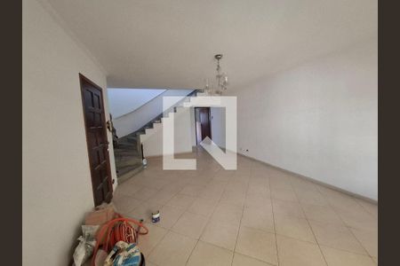 Casa à venda com 4 quartos, 142m² em Jardim Picolo, São Paulo