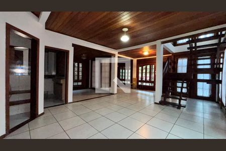 Sala de casa à venda com 4 quartos, 200m² em Jacarepaguá, Rio de Janeiro