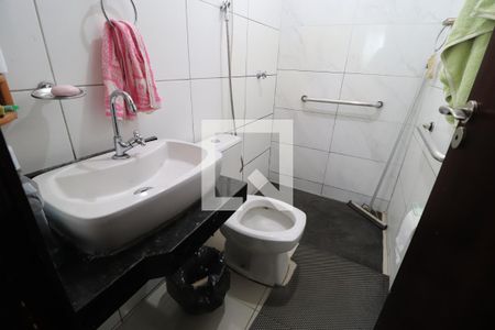 Banheiro do Quarto 1 de apartamento para alugar com 2 quartos, 75m² em Santa Mônica, Uberlândia