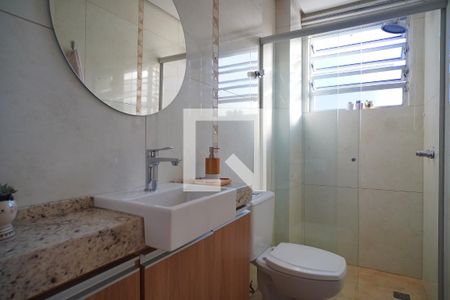 Banheiro suíte  de apartamento à venda com 2 quartos, 136m² em São Sebastião, Porto Alegre