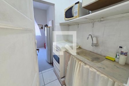Cozinha de kitnet/studio para alugar com 1 quarto, 24m² em Cidade Ocian, Praia Grande