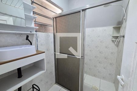 Banheiro de kitnet/studio para alugar com 1 quarto, 24m² em Cidade Ocian, Praia Grande