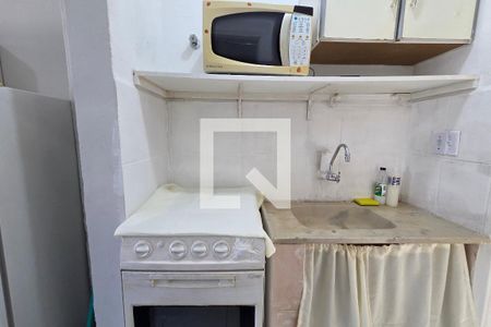 Cozinha de kitnet/studio para alugar com 1 quarto, 24m² em Cidade Ocian, Praia Grande